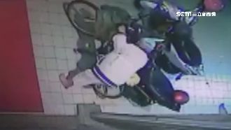 赤腳伯快閃偷奶　網友指認是慣犯