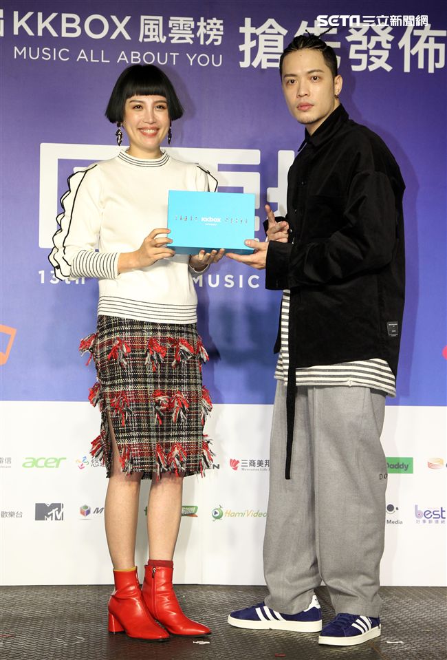 魏如萱、J.sheon 獲選第13屆KKBOX風雲榜年度創作精神獎及年度最佳新人。（記者邱榮吉/攝影）