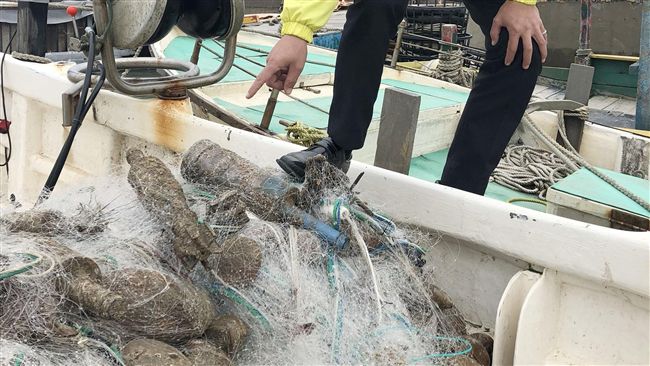 捕魚以為大豐收　撈起一看竟是未爆彈