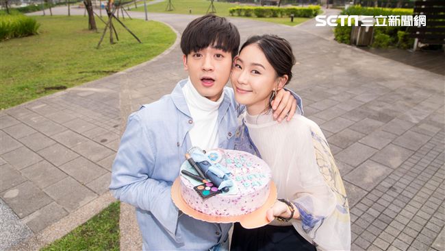 小樂慶生嗨翻！鍾瑶一見面…先吻再說