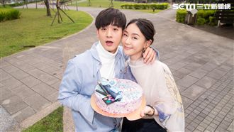 小樂慶生嗨翻！鍾瑶一見面…先吻再說