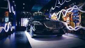 「ENERGIZING 舒活套件」在不同模式下，透過座艙內顏色、聲音、燈光或是氣味上的變化，能有效提振精神或是放鬆，甚至提升情緒安定感。（圖／Mercedes-Benz提供）