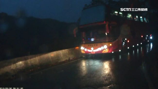 消防車趕滅火　遊覽車竟開嗆要求讓車