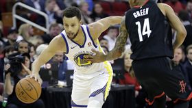 ▲Stephen Curry（左）今飆進4記3分球。（圖／美聯社／達志影像）