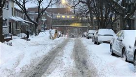 暴風雪襲紐約　皇后區降雪最多暴風雪4日（本地時間）侵襲美東3州，大紐約地區降雪量約達9到13英寸，又以皇后區最多。中央社記者黃兆平紐約攝　107年1月5日