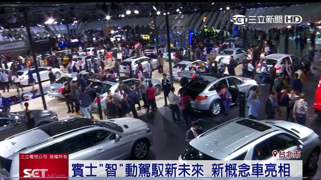 世界新車展開跑　賓士車款可互相對話