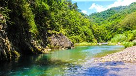 拋開髒空氣　屏東林管處推薦雙流森林園區拋開冬天髒空氣，雙流國家森林遊樂區（圖）是林務局屏東林區管理處推薦的出遊好去處，雙流位於恆春半島，瀑布終年不斷的水量造就了南部之冠的空氣負離子含量，加上森林芬多精的釋放，使雙流地區全年PM2.5測值維持在乾淨的品質。（屏東林管處提供）中央社記者郭芷瑄傳真　106年12月8日
