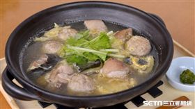 日本特色火鍋,牛大腸豬肉酒粕味噌鍋、鱉高湯雞肉白菜鍋、鰤魚牡蠣柚香鍋。（圖／和食EN提供）