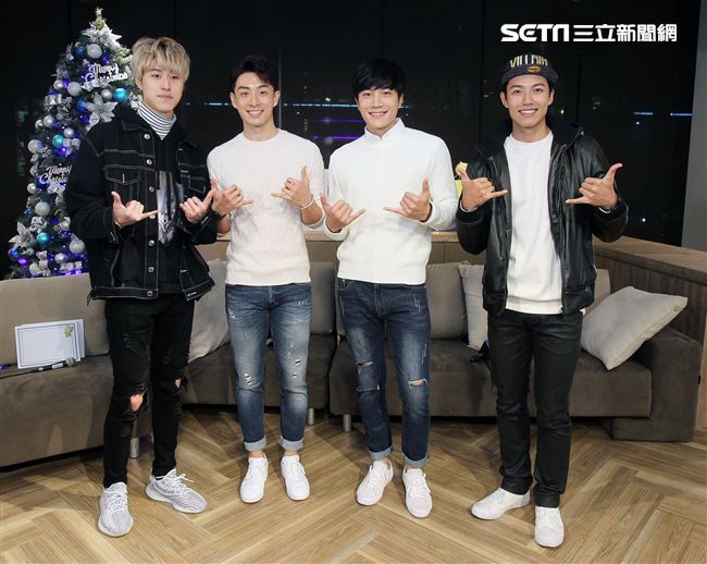 偶像劇「已讀不回的戀人」神影四帥金在勳、英承唏、管麟、賴東賢上「安安大明星直播」。（記者邱榮吉/攝影）

