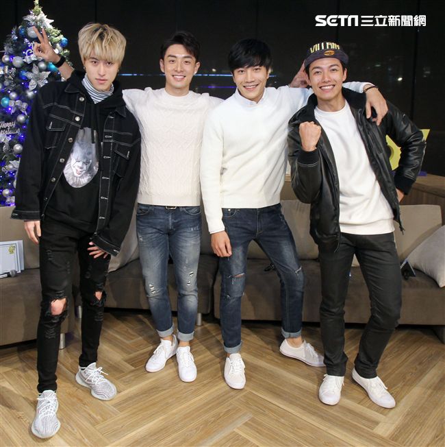 偶像劇「已讀不回的戀人」神影四帥金在勳、英承唏、管麟、賴東賢上「安安大明星直播」。（記者邱榮吉/攝影）

