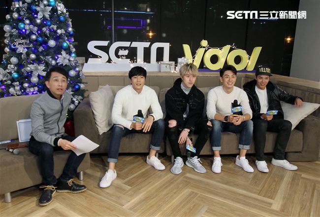 偶像劇「已讀不回的戀人」神影四帥金在勳、英承唏、管麟、賴東賢上「安安大明星直播」。（記者邱榮吉/攝影）

