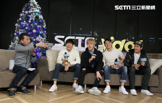 偶像劇「已讀不回的戀人」神影四帥金在勳、英承唏、管麟、賴東賢上「安安大明星直播」。（記者邱榮吉/攝影）

