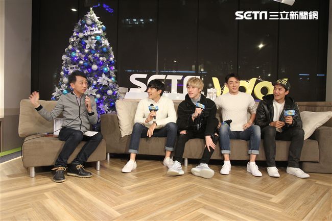 偶像劇「已讀不回的戀人」神影四帥金在勳、英承唏、管麟、賴東賢上「安安大明星直播」。（記者邱榮吉/攝影）

