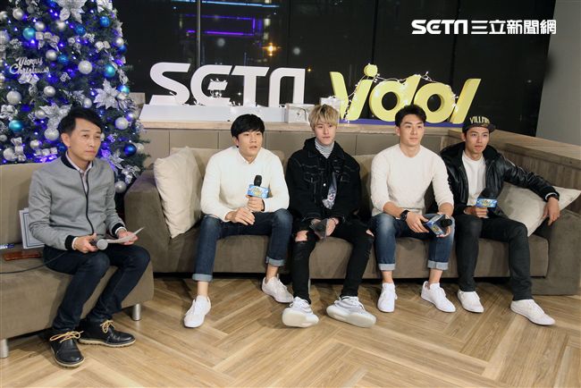 偶像劇「已讀不回的戀人」神影四帥金在勳、英承唏、管麟、賴東賢上「安安大明星直播」。（記者邱榮吉/攝影）


