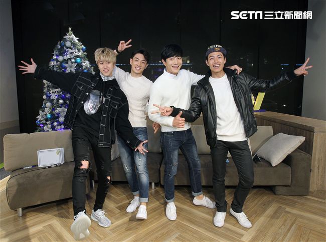 偶像劇「已讀不回的戀人」神影四帥金在勳、英承唏、管麟、賴東賢上「安安大明星直播」。（記者邱榮吉/攝影）

