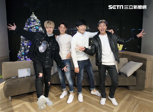 偶像劇「已讀不回的戀人」神影四帥金在勳、英承唏、管麟、賴東賢上「安安大明星直播」。（記者邱榮吉/攝影）


