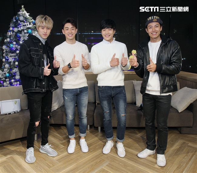 偶像劇「已讀不回的戀人」神影四帥金在勳、英承唏、管麟、賴東賢上「安安大明星直播」。（記者邱榮吉/攝影）


