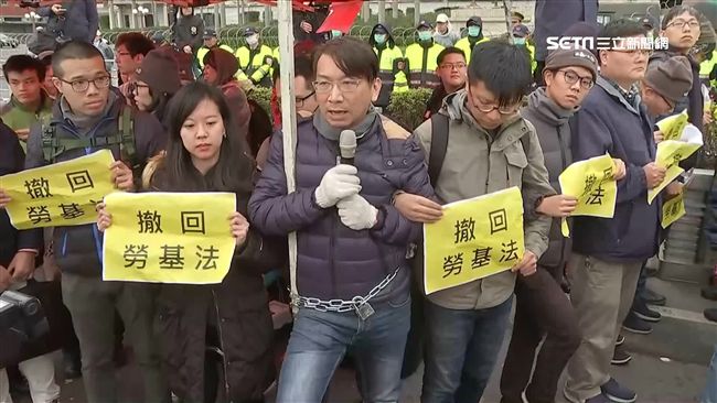 時代力量總統府前靜坐　警封周圍道路