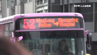 公車司機內急憋不住　趁紅燈下車解放