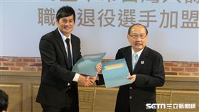 林英傑加盟台灣人壽成棒隊。（圖／記者王怡翔攝）