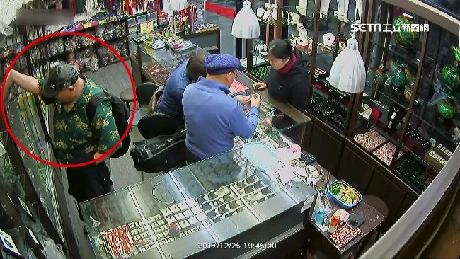3陸男聲東擊西　花蓮竊10萬元項鍊