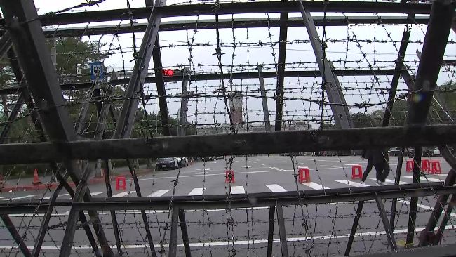 擋國會助理靜坐　女警：告你性騷擾喔