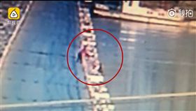 久病厭世！婦扔女兒進黃河後也跳河　母女皆溺斃 圖/翻攝自梨視頻