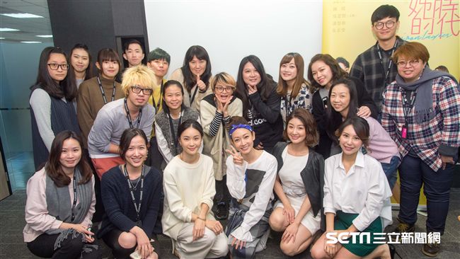 鍾瑶氣質爆表！當眾竟被「弟弟」示愛