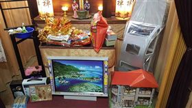 外婆出殯請喪假…主管狂打電話「快處理公事」！他譙：腦袋裝大X
臉書「爆怨公社」