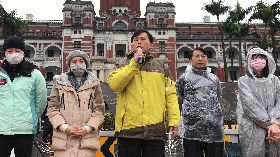 警方強拆帳棚　時代力量府前召開記者會