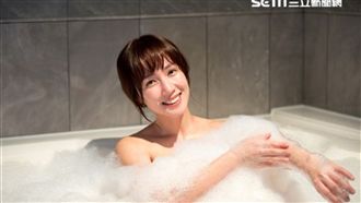 小薰《已讀》大尺度　打拳又裸背洗澡