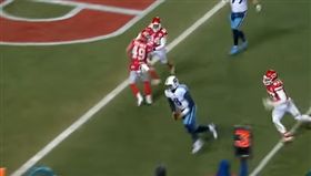 ▲馬里歐塔傳球給自己達陣。（圖／取自比賽畫面）