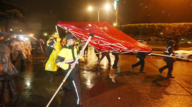基層警：只看立委淋雨，誰見警察發抖