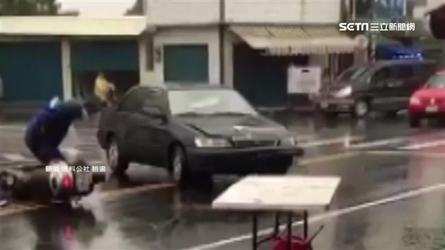 「要加湯」老闆沒聽見！常客開車撞店