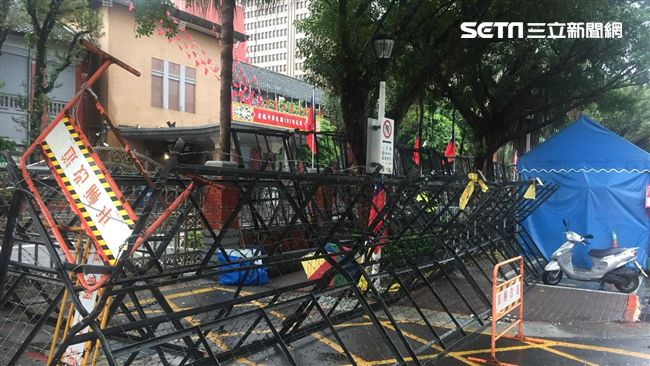 警方大動作拒馬圍城　立院出入管制中