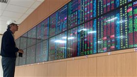 台股氣勢如虹台北股市3日開高走高，收盤漲90.84點，為10801.57點，漲幅0.85%，成交金額新台幣1397.27億元。中央社記者董俊志攝　107年1月3日