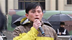 黃國昌譴責警方強拆雨棚時代力量立委在總統府前禁食抗議勞基法修法，警方7日凌晨拆除他們架設的雨棚，時代力量立委黃國昌（圖）等人上午在總統府前舉行記者會，譴責警方強拆雨棚的行為。中央社記者吳翊寧攝　107年1月7日