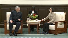 蔡英文總統接見巴拉圭共和國國會暨參議院議長盧戈（Fernando Armindo Lugo Méndez）訪問團。（圖／總統府提供）