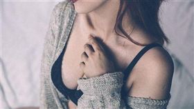 不速鬼！74歲阿公性侵嫩女　狡辯她「胸部很大」像20歲