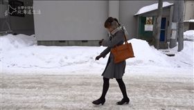 低溫驟降不少人會選擇洋蔥式穿搭保暖，但到各地旅遊時，該如何禦寒呢？臉書粉絲團「台灣女孩的北海道生活」教民眾3大要點在北海道的正確穿衣，並傳授最夯的北海道旅遊「玉米式」穿法！（圖／翻攝自台灣女孩的北海道生活）