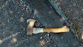 斧頭
https://www.flickr.com/photos/benimoto/762478050/in/photolist-2anUah-fkzCjW-8XtFxm-oSgBSU-pZjbLu-7PKXEE-pZ1sCz-dUDxx1-9geRuj-5o3rbo-5b527e-7jXopM-7MSG3R-p9tsnV-9XoTwH-dUDxrN-Je3YPh-6WaAWf-3niUM-6cK