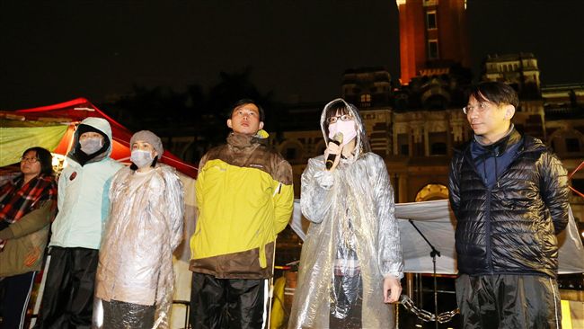 大、小綠鬧翻！228家屬：因果報應