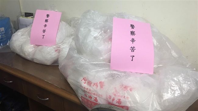 送包人曝光！原來是總統府主任張文蘭