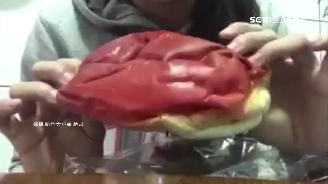 訂紅龜送來「紅麵包」民眾傻眼怒發文