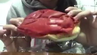 訂紅龜送來「紅麵包」民眾傻眼怒發文