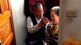 真愛,阿公,阿嬤,祖父母,交往,結婚,名字,照顧,守護,歲月,爆廢公社　圖／翻攝自爆廢公社　https://goo.gl/dCPgzy