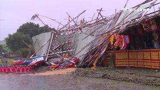 沒齋戒茹素？建醮神壇不敵怪風倒地