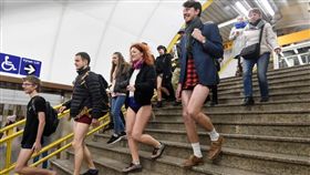 地鐵無褲日,內褲,低溫,地鐵,無褲日,紐約,脫褲,屁股,LJ Geraghty 圖／翻攝自推特　https://goo.gl/6VxPf6　https://goo.gl/4ff4fg