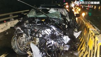 BMW大7自撞全毀…治平角頭遭夾死