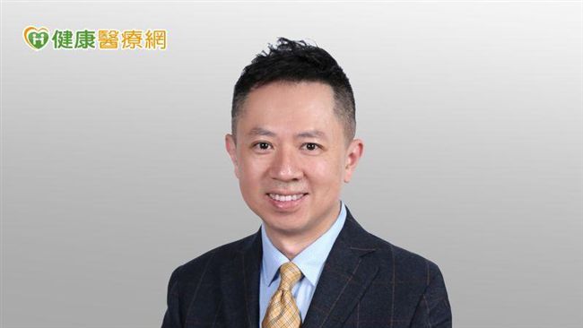 三高男菸酒不忌　視網膜靜脈阻塞中風
